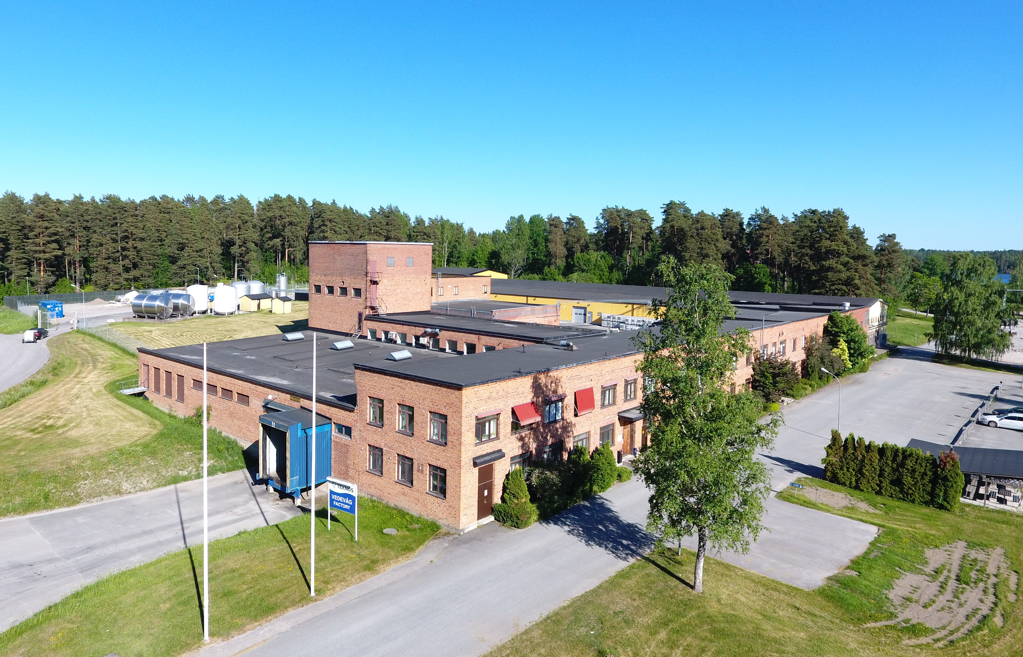 Teknos stärker sitt fokus på försäljning och service i Sverige och flyttar produktionen utanför Sverige
